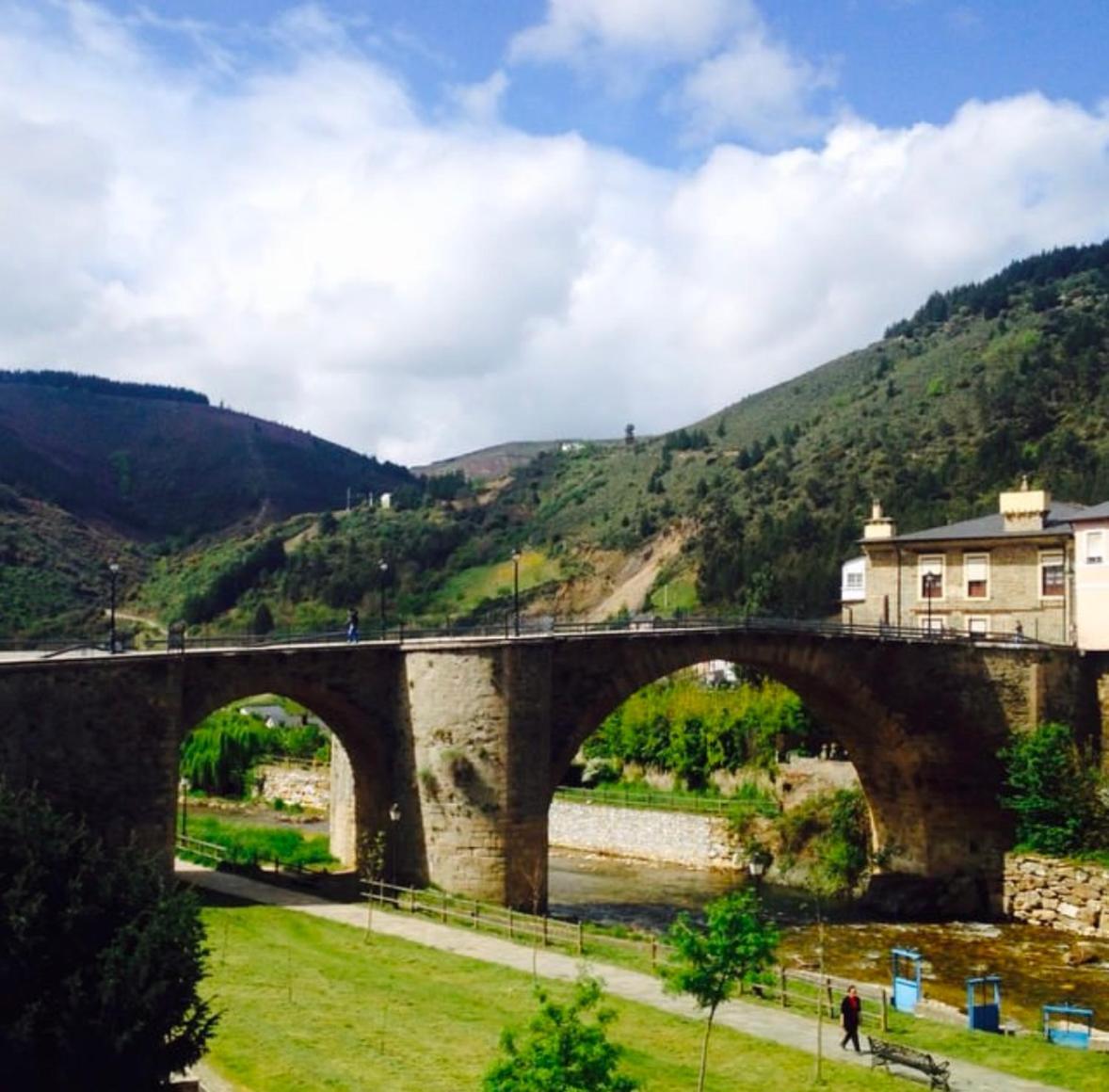 Hotel & Restaurante El Casino Villafranca Del Bierzo Luaran gambar
