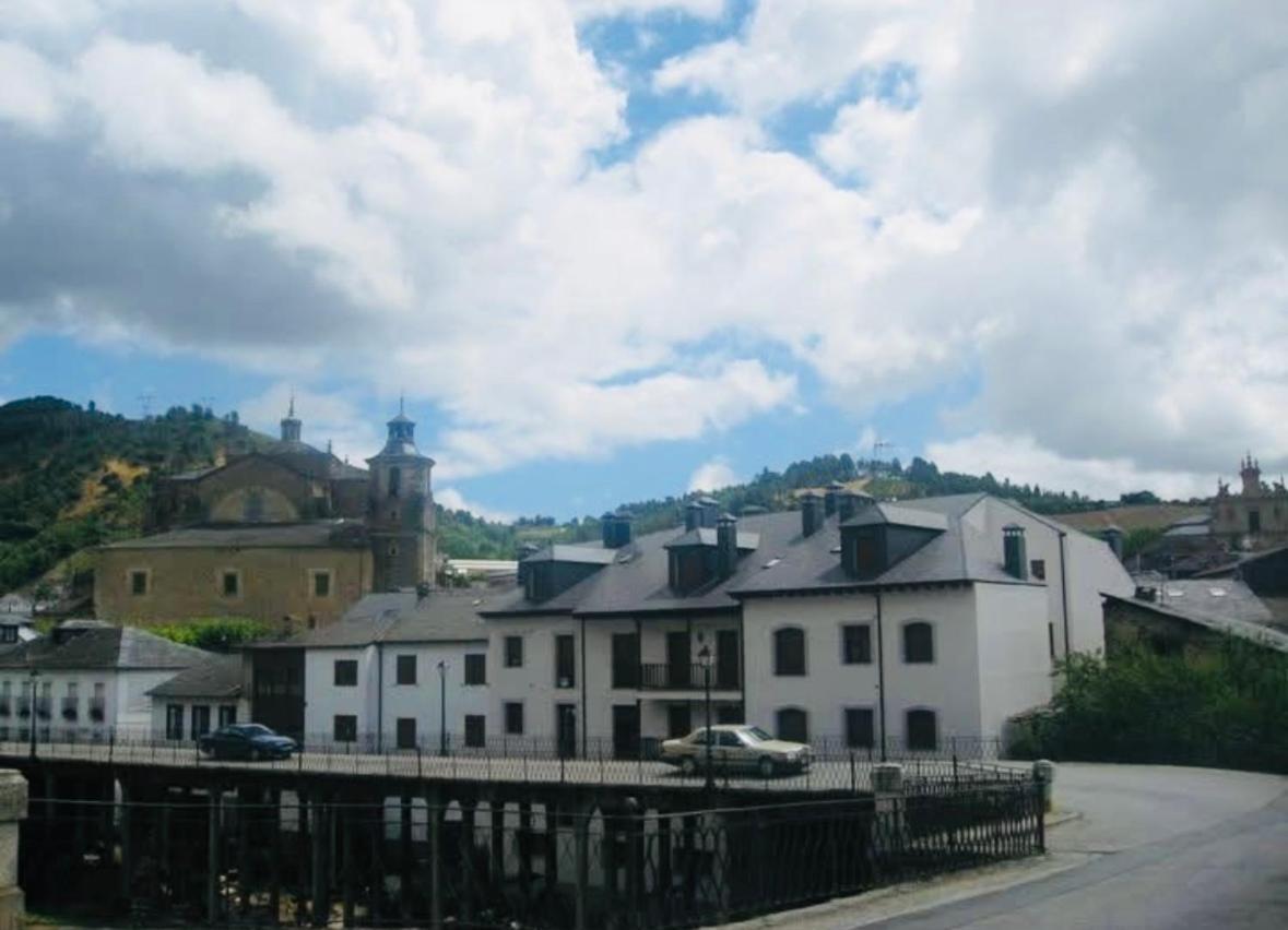 Hotel & Restaurante El Casino Villafranca Del Bierzo Luaran gambar
